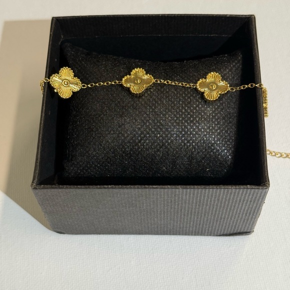 18K Gold floral bracelet Stainless Steel Clover Flower Luxury Look - Picture 10 of 12